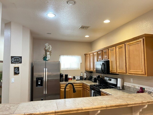 Building Photo - 2424 Stonebridge Dr