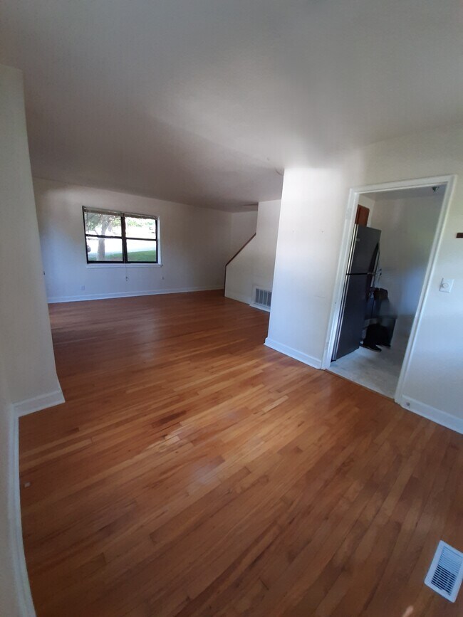 Sala de estar y comedor. - 615 Biltmore Ave