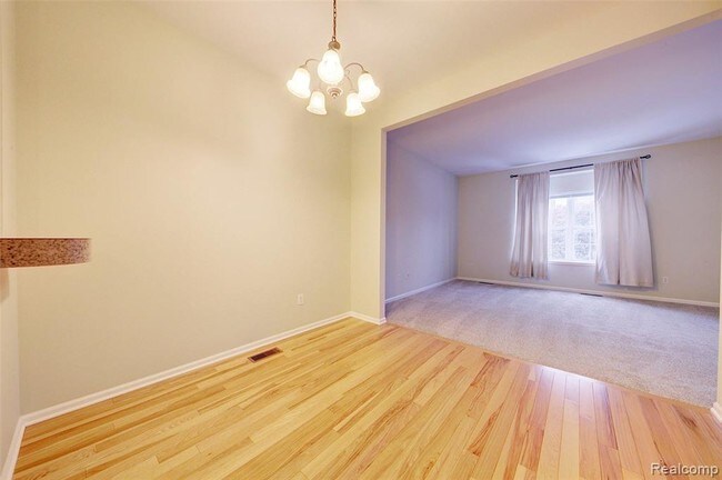 Building Photo - 2207 Knotty Pine Tr
