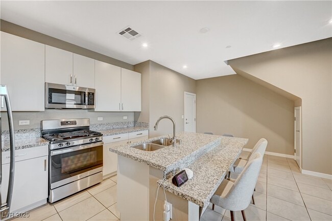 Building Photo - 9864 Kings Glen St