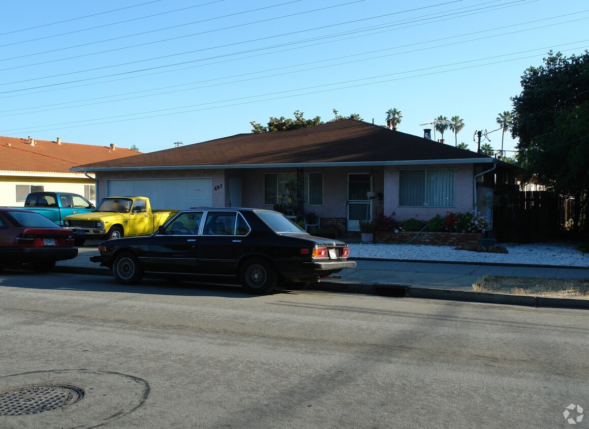 Building Photo - 697 Iris Ave