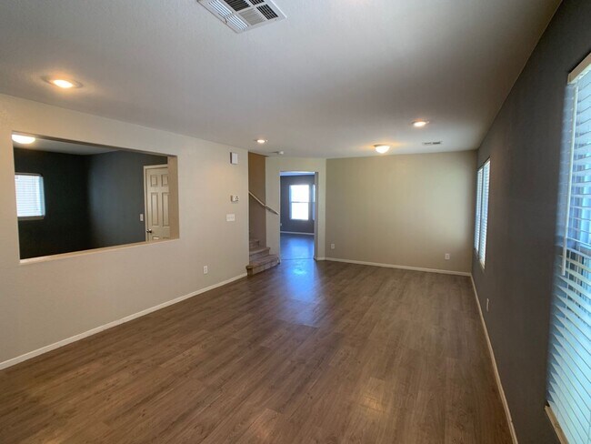 Foto del edificio - Upgraded 3 bedroom home with loft and den....