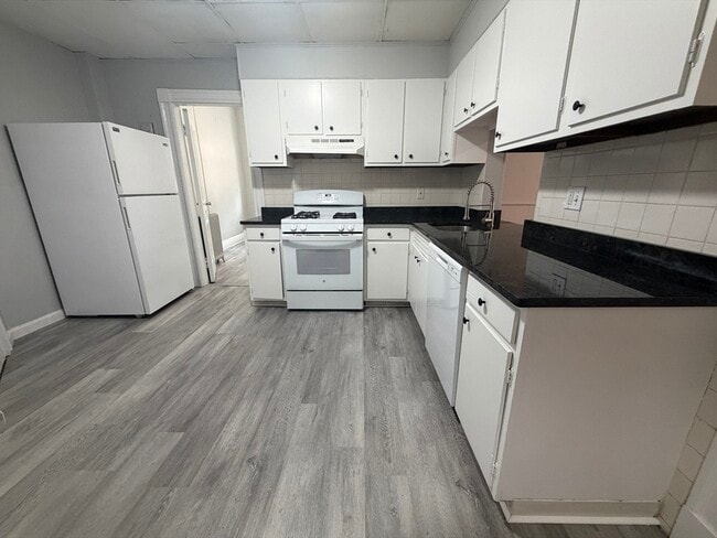 Building Photo - 41 Park St