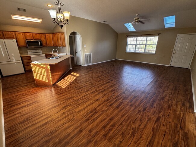 Foto del edificio - 18 Fairbrook Ln