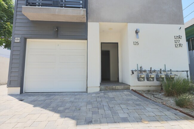 Foto del edificio - 125 N Mountain View Ave