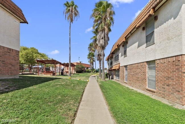 2211 Del Rio Blvd, Eagle Pass, TX 78852 Apartment for