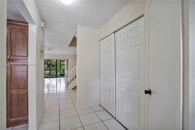 Foto del edificio - 4904 NW 82nd Ave
