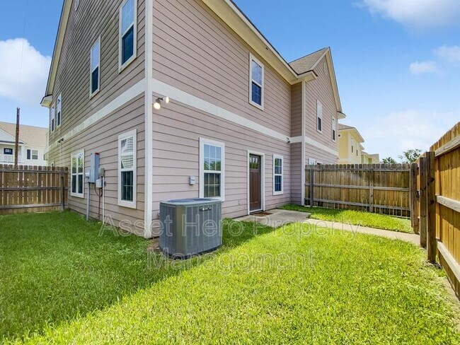 Building Photo - 1126 Oney Hervey Dr