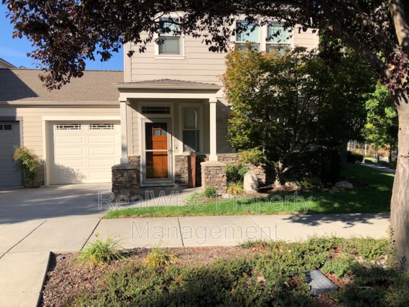 2275 Dollarhide Way, Ashland, OR 97520 Townhome Rentals in Ashland OR