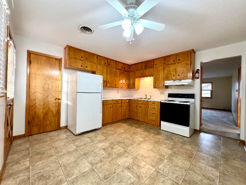 Foto principal - 214 8th Ave SE