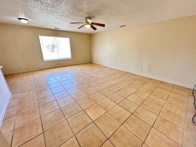 Building Photo - Move in Special Beautiful 3 Bedroom 2 Bath...