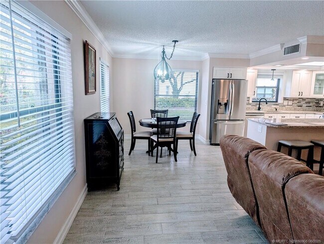 Foto del edificio - 741 SW South River Dr