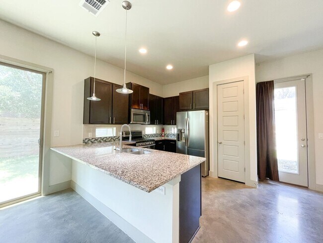 Foto del edificio - Stylish Contemporary 3-Bedroom Condo-Moder...