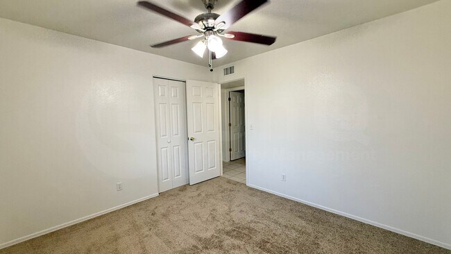 Foto del edificio - 4607 E Glencove St