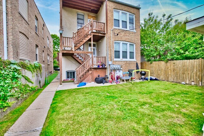Foto del edificio - 6609 N Artesian Ave
