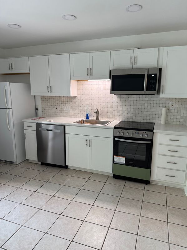 Foto del edificio - 1214 Barton Hills Dr