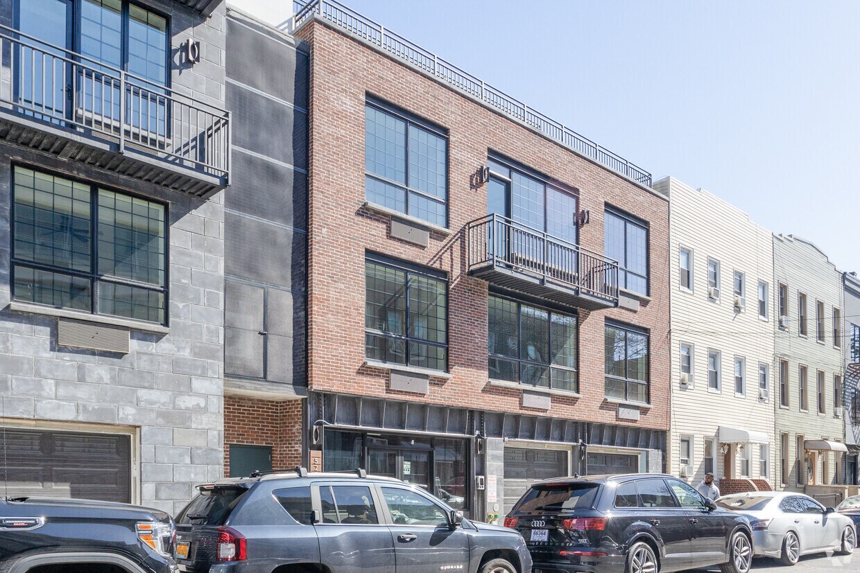 Building Photo - Greystone L.I.C