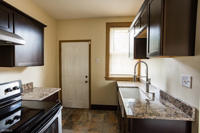 Building Photo - 3 br, 1 bath  - 6938 E Vernor Hwy