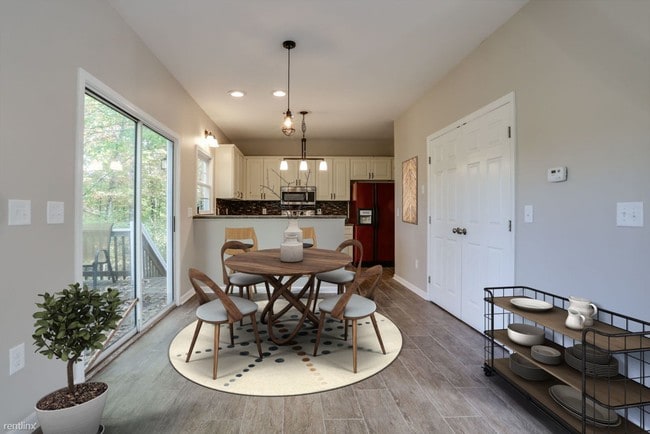 Building Photo - 5 br, 3.5 bath House - 120 Holmes Ct