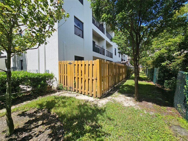 Building Photo - 7831 NW 104th Ave