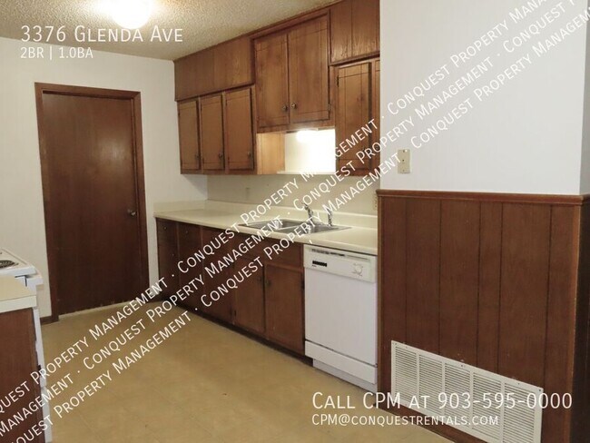 Building Photo - Water Paid! Cozy 2 Bedroom Duplex w/Fenced...