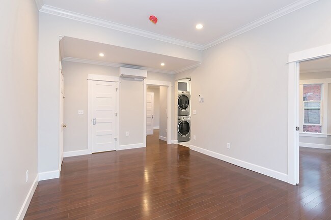 Building Photo - 502 Bellevue Ave E