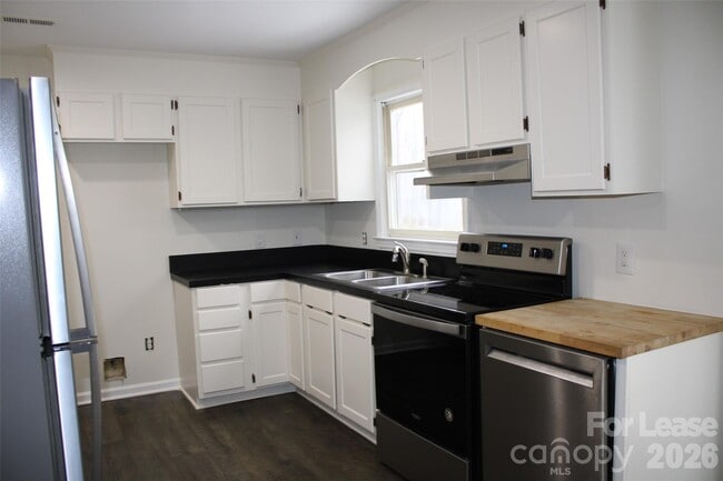 Building Photo - 428 Beaty St