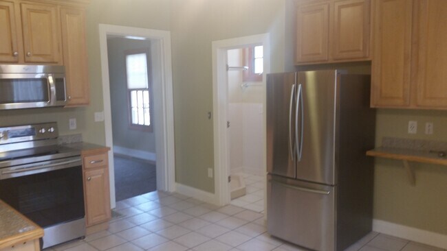 Building Photo - 814 Philadelphia St