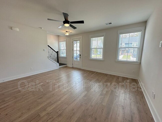 Foto del edificio - 7800 Park Gate Dr