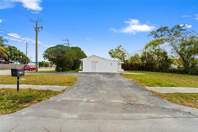 Building Photo - 6200 Fletcher St