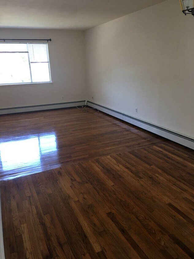 Foto principal - 52 Juniper Rd