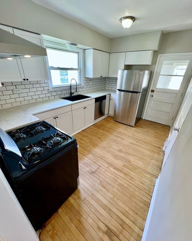 Building Photo - Delightful 4 Bed/1 Bath Single Family Home...