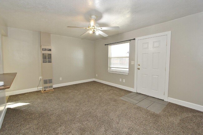 Foto del edificio - 146 Neilson Ln