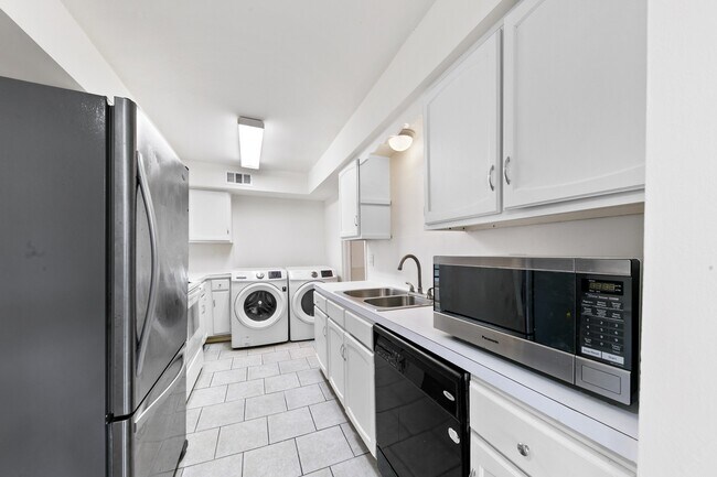Foto del edificio - 361 N Post Oak Ln