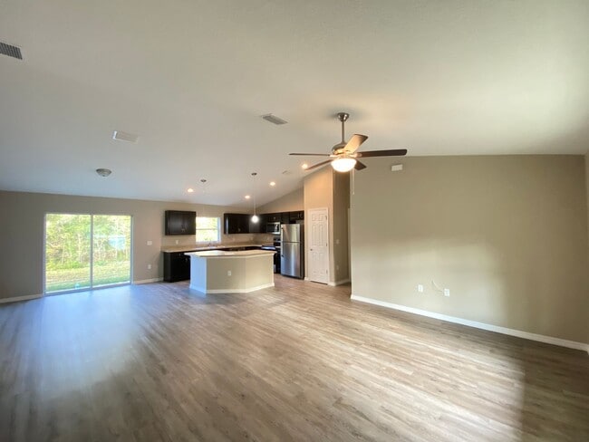 Foto del edificio - Custom Home - Desirable SW Dunnellon Neigh...