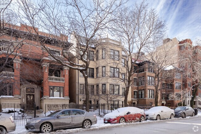 Building Photo - 635 W Sheridan Rd