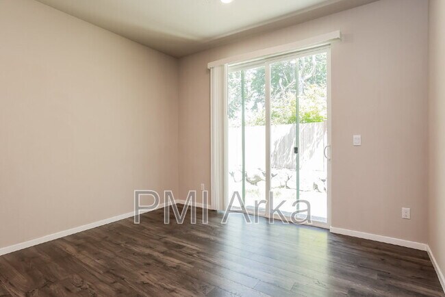Foto del edificio - 10823 32nd St NE