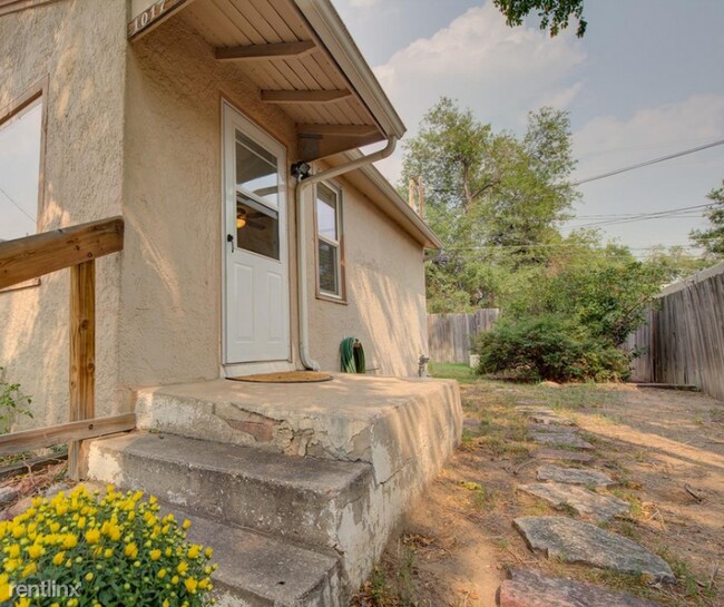Building Photo - 1 br, 1 bath House - 1017 1/2 Iowa Ave