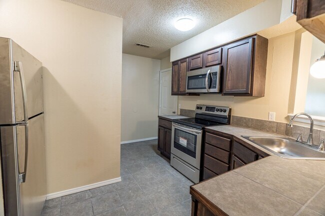 Building Photo - Refreshed 3 BR/2 BA home near I-49/UofA! Large fenced yard!