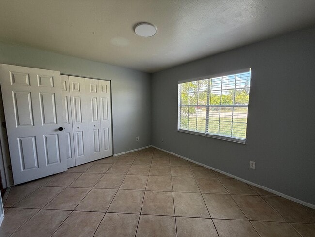 Building Photo - 3331 SW Ensley Ct