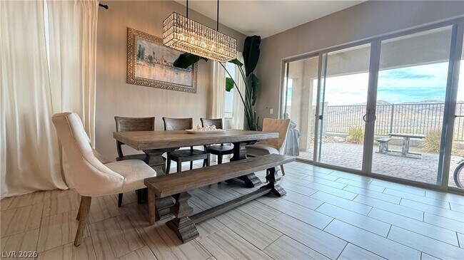Foto del edificio - 12389 Valley Chase Ave