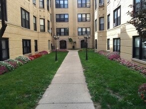 Building Photo - 3635 W Dickens Ave