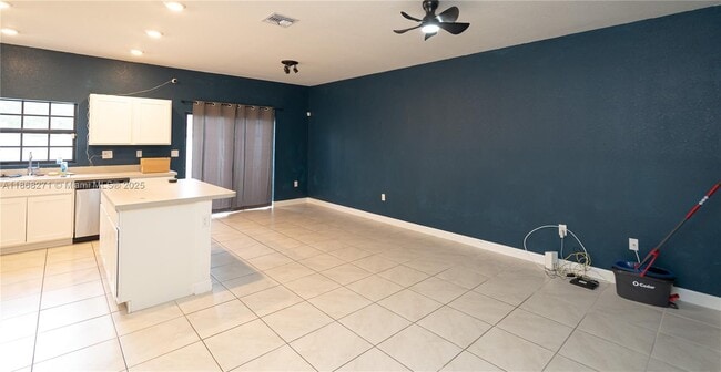 Building Photo - 1141 SW 6th Ct