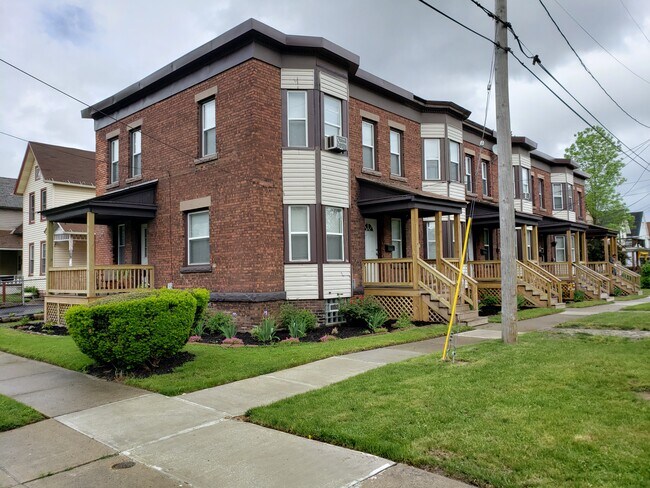Foto del edificio - 2120 Fern Ct