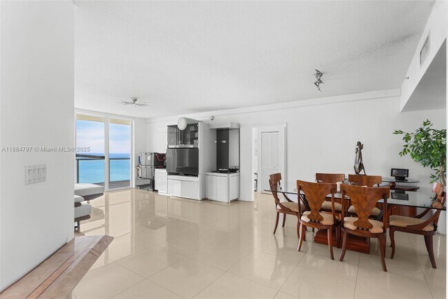 Foto del edificio - 16699 Collins Ave