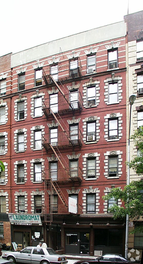 Building Photo - Yorkville Properties