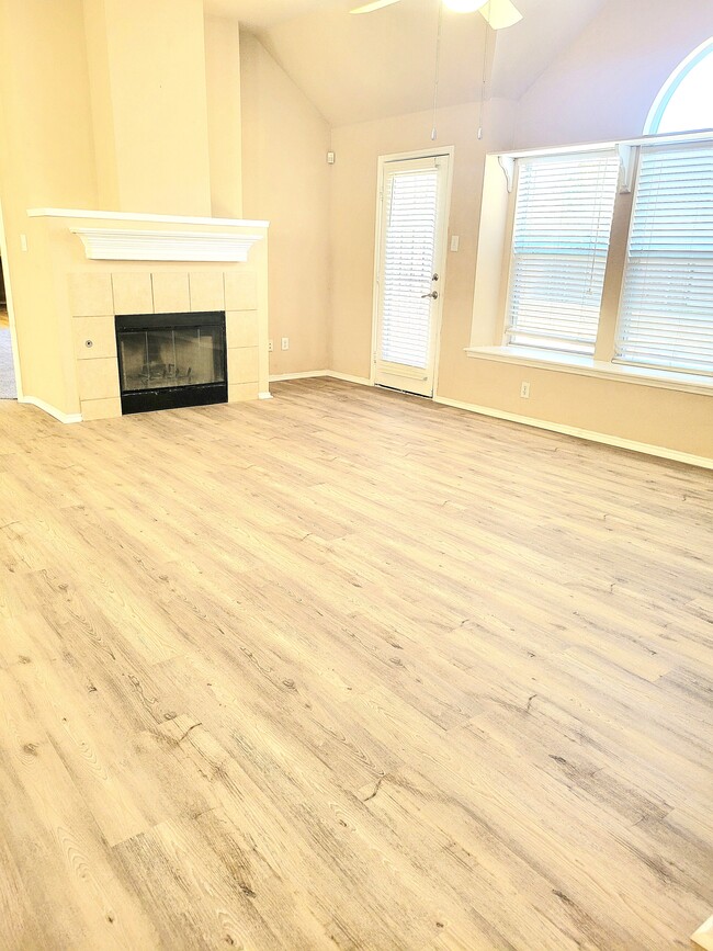 Foto del edificio - 4501 Aspen Glen Rd