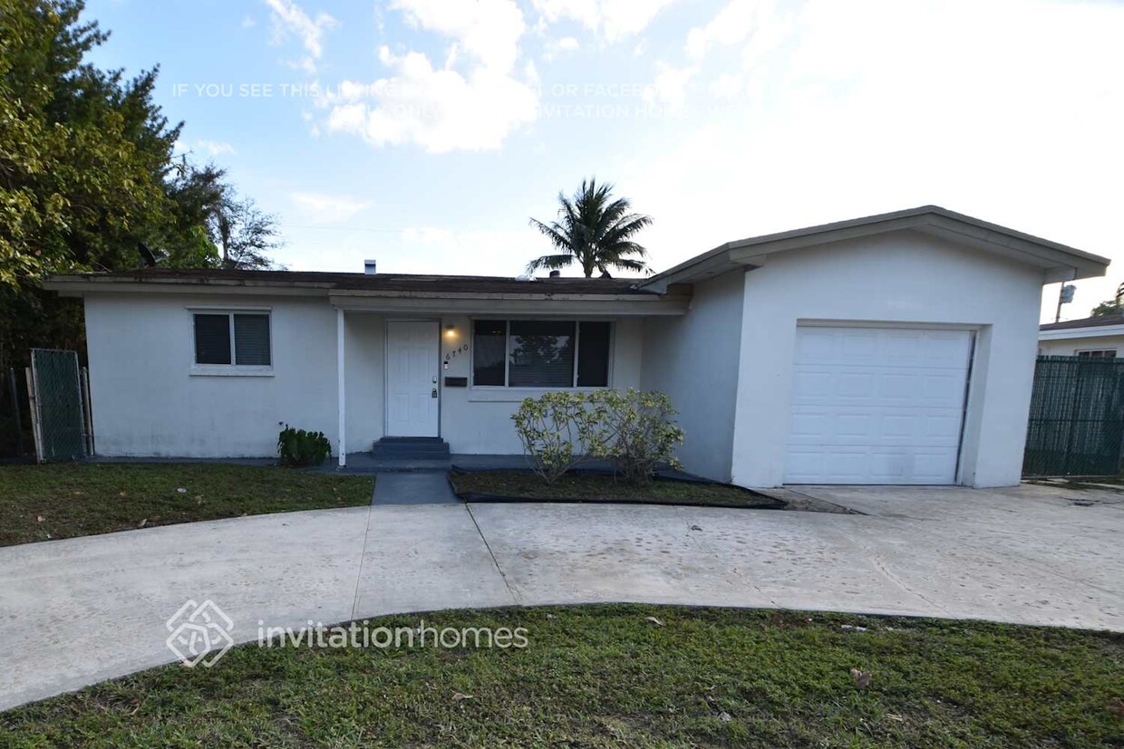 Foto principal - 6740 SW 10th Ct