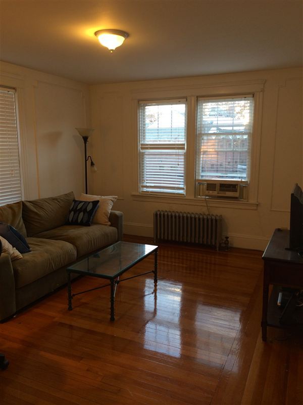 Foto del edificio - 1 br, 1 bath  - 385 Ives St 4