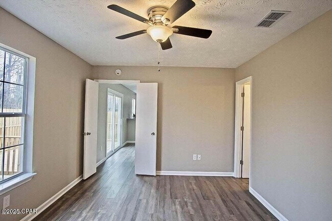 Building Photo - 124 Abigail Ln